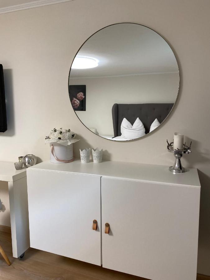 Stylische Wohnung In Ruhiger Lage, Sehr Messenah Laatzen Esterno foto